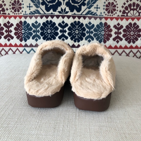 Alegria Tan Natural Furry Leisurelee Slipper - Picture 2 of 6